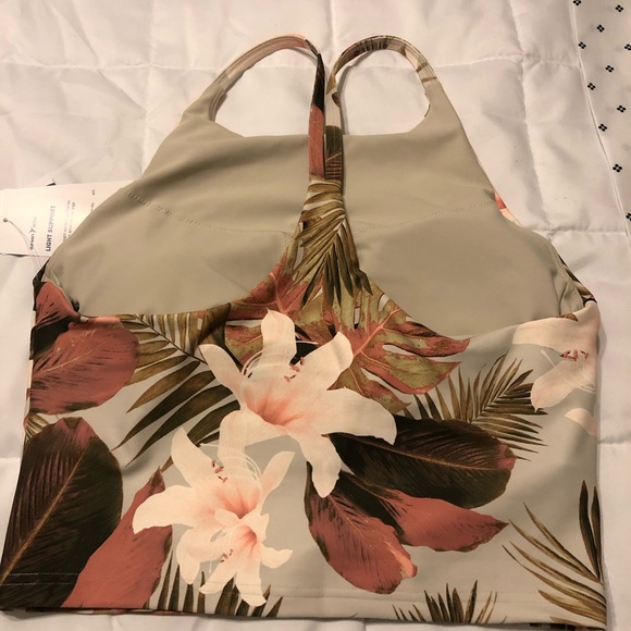 Elevate Leggings and bra top - Picture 6 of 7